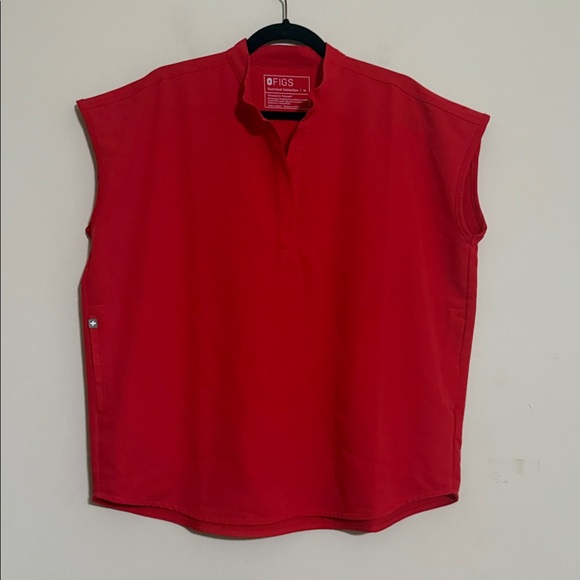 Figs Bold Red Sleeveless professional scrub Shirt women M hospital workwear soft - Picture 2 of 8